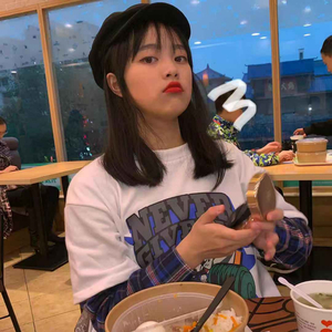 沟厕全景偷拍美女撒尿
