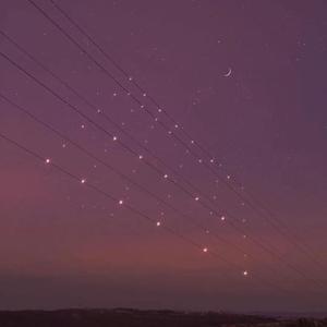 沟厕全景偷拍美女撒尿
